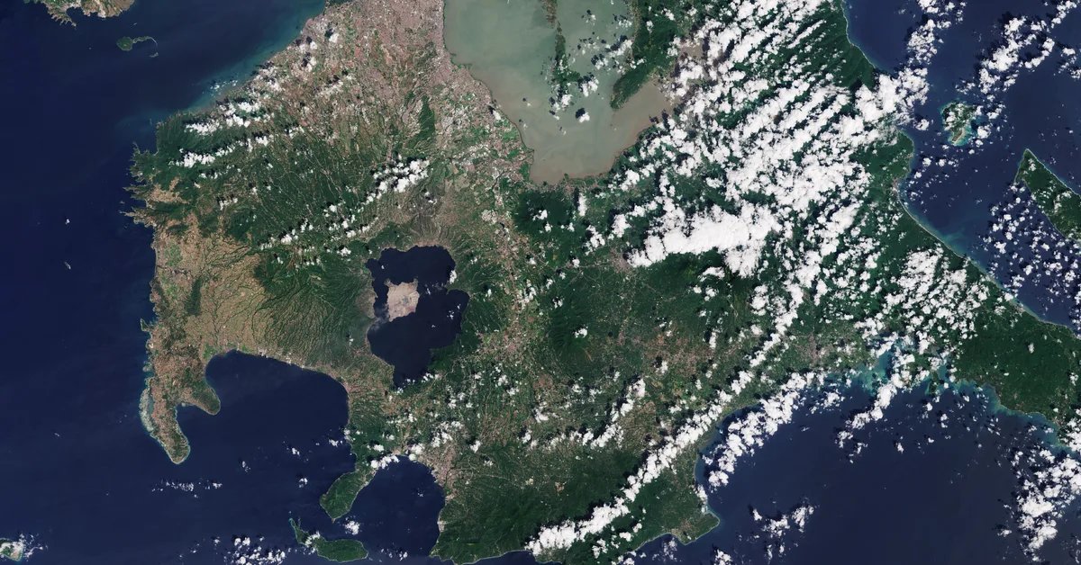 Sentinel-2 view of Taal Lake and Volcano Island, Philippines, after the January 2020 eruption